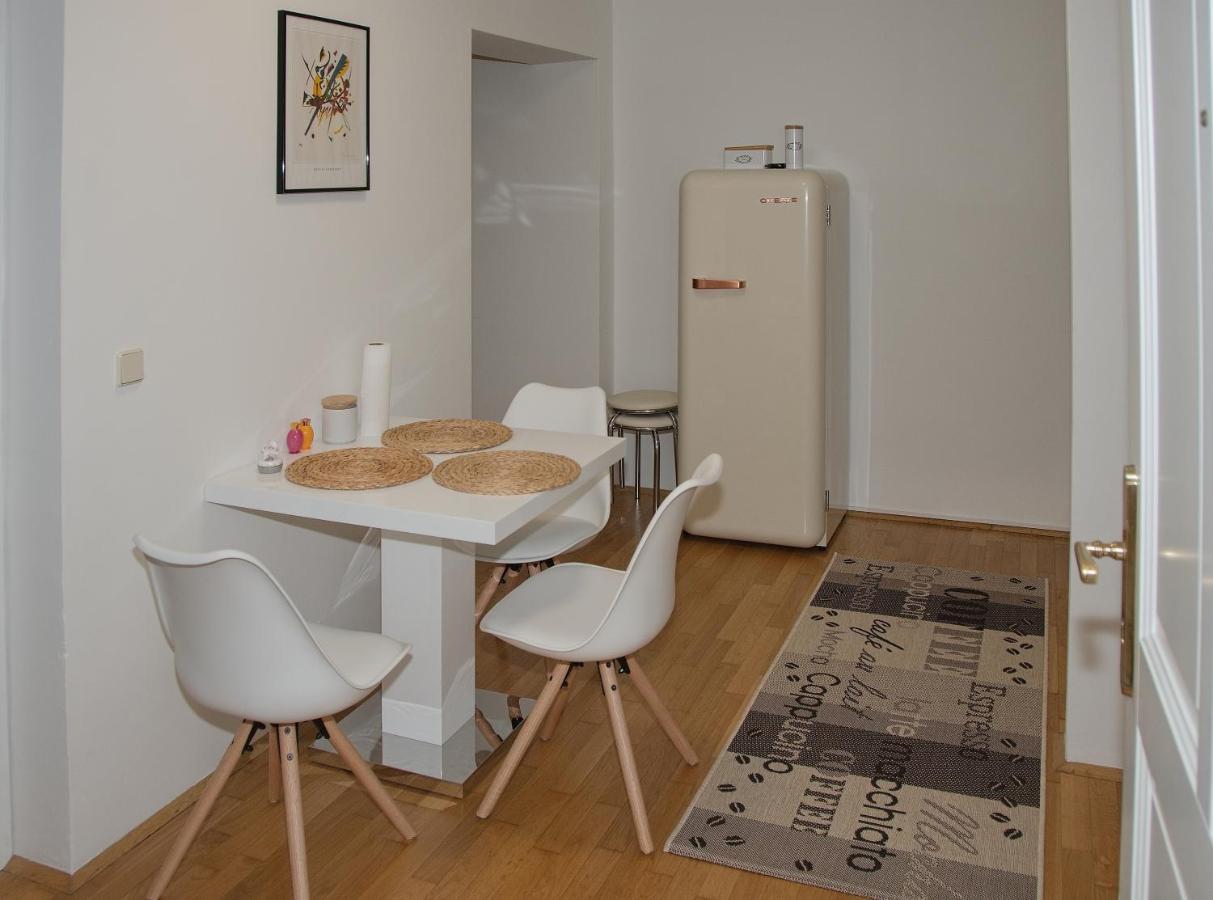 Blue Lotus Apartment Viena Exterior foto